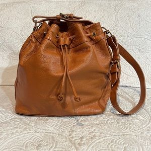 Ora‎ Delphine bucket bag